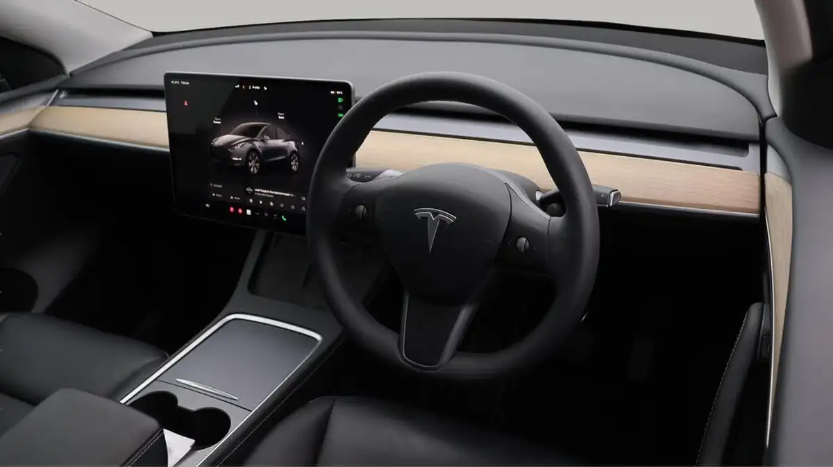 2022-tesla-model-y-e-long-range-big-9