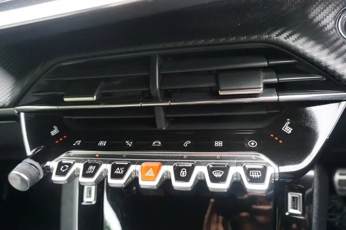 2021-peugeot-2008-suv-e-gt-premium-big-14