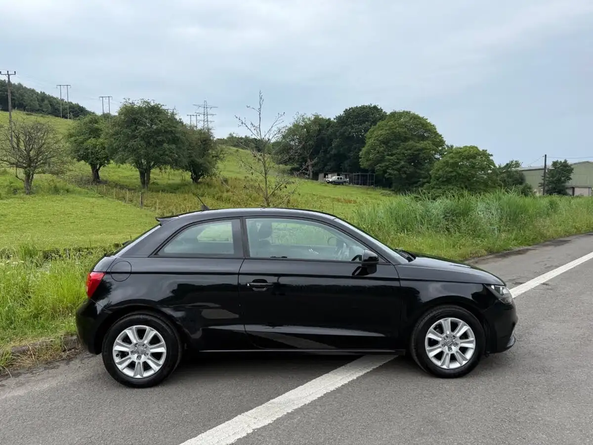 2012-audi-a1-12-se-hatchback-3d-big-1