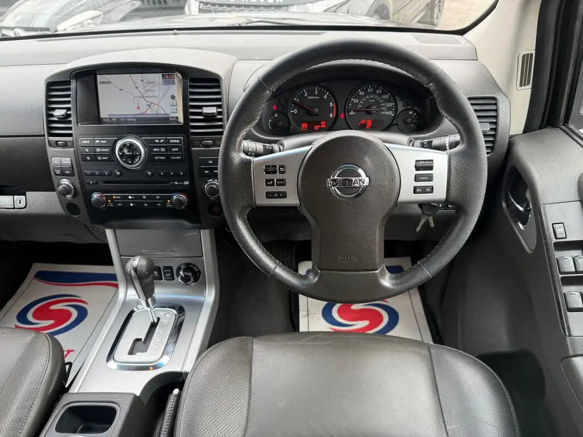 2015-nissan-navara-25td-tekna-auto-big-13