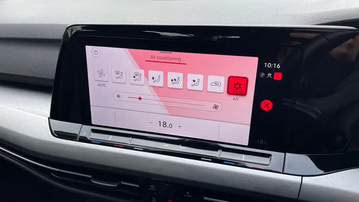 2022-volkswagen-golf-15-tsi-life-130ps-hatchback-big-23