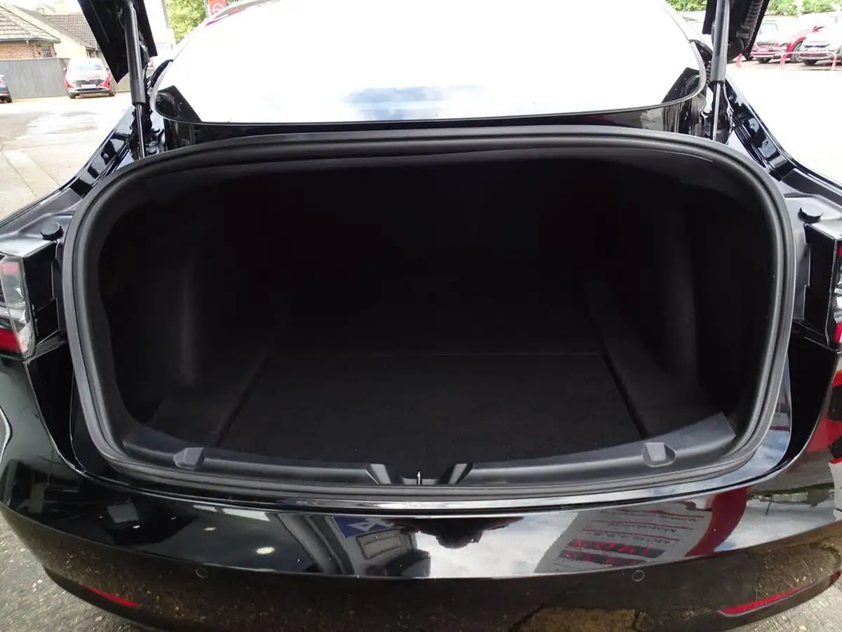 2020-tesla-model-3-e-long-range-big-15