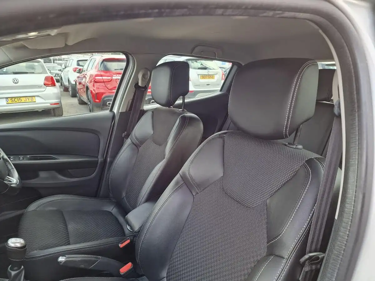 2017-renault-clio-15dci-dynamique-s-nav-90bhp-big-37