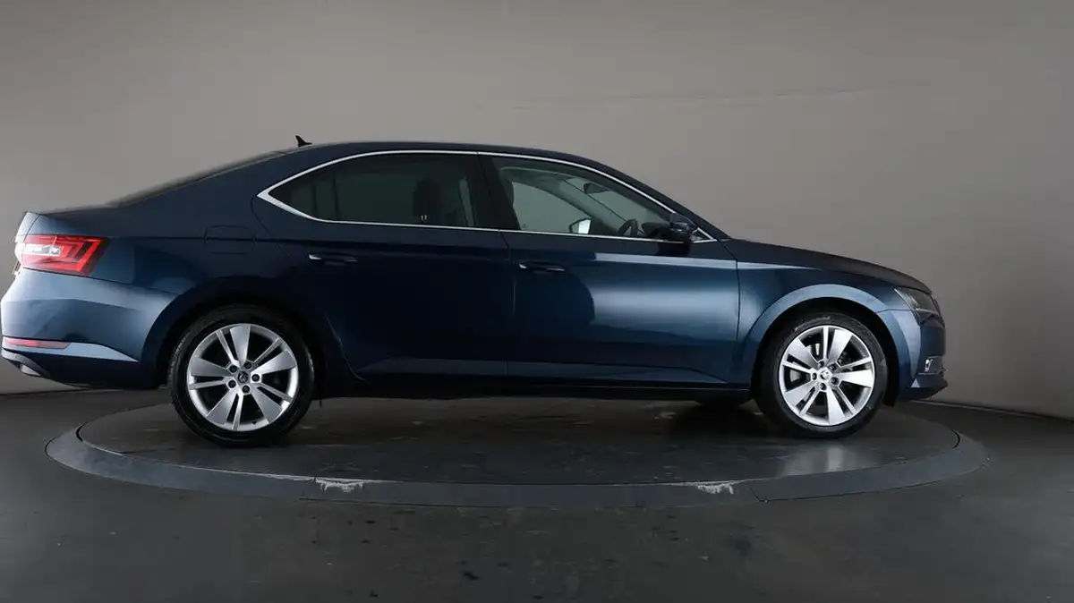 2019-skoda-superb-20tdi-se-l-executive-150ps-hatchback-big-62
