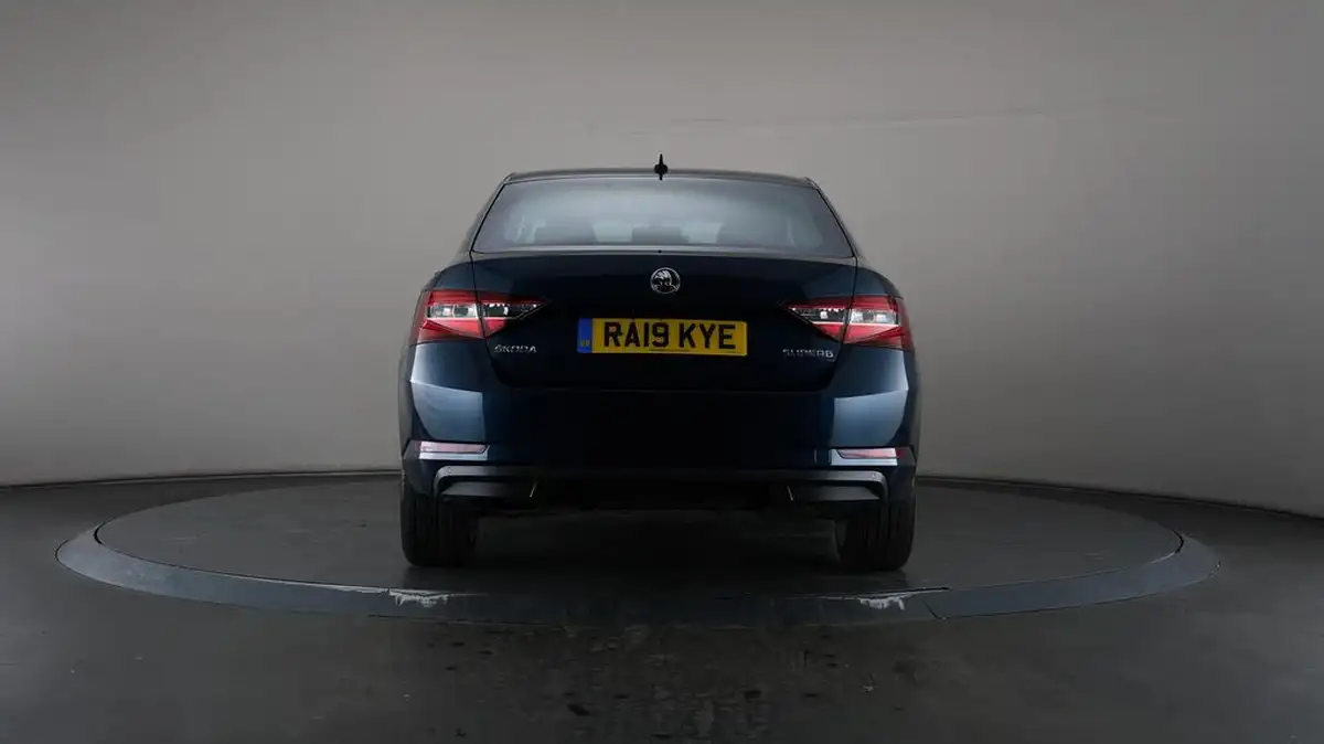2019-skoda-superb-20tdi-se-l-executive-150ps-hatchback-big-34