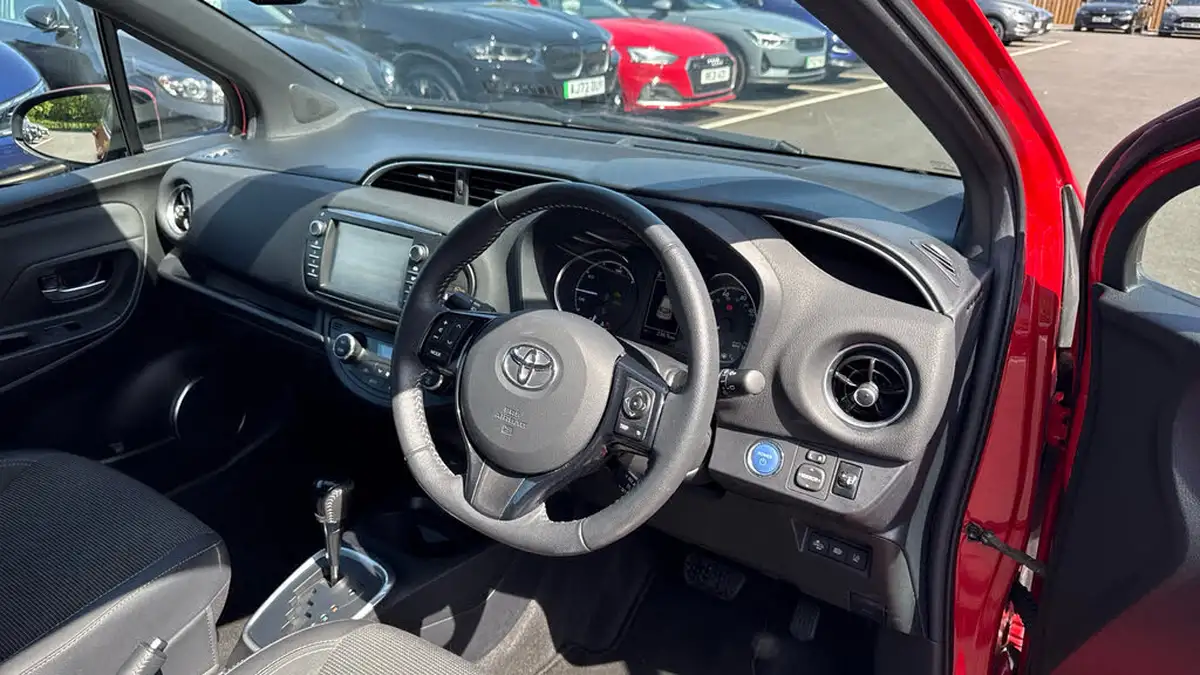 2018-toyota-yaris-15-vvt-i-excel-hybrid-big-8