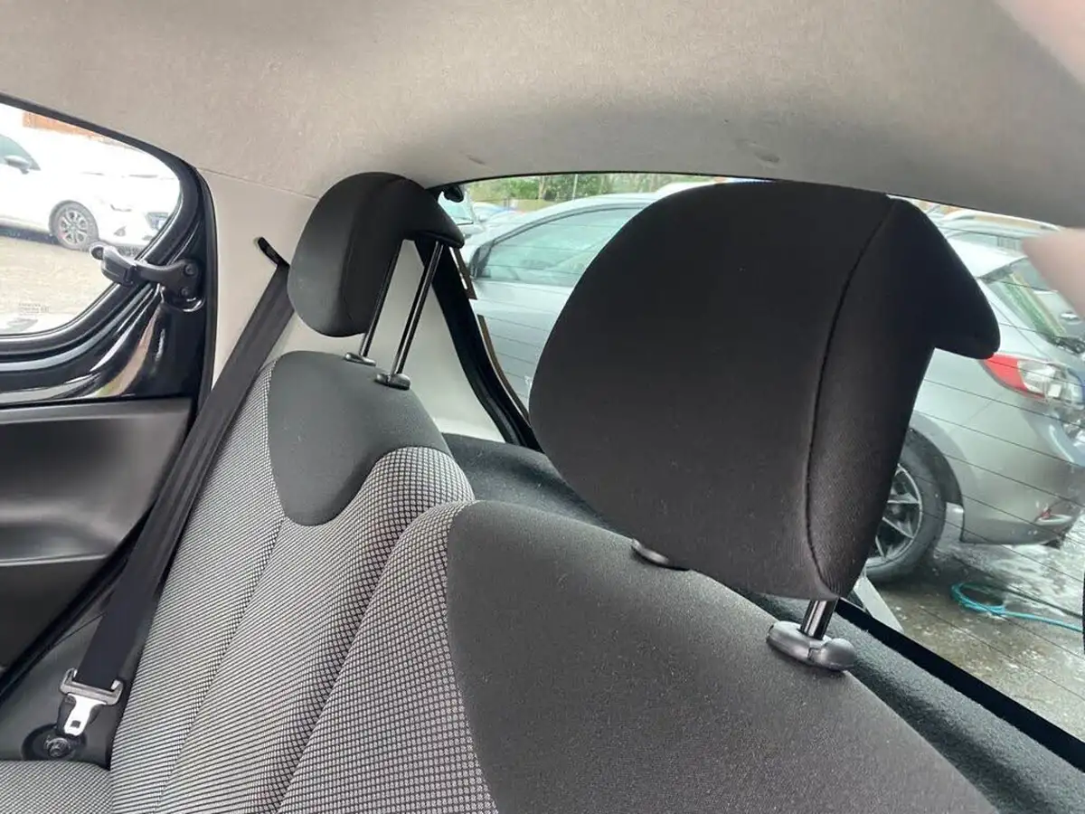 2012-toyota-aygo-10-aygo-fire-5d-big-22