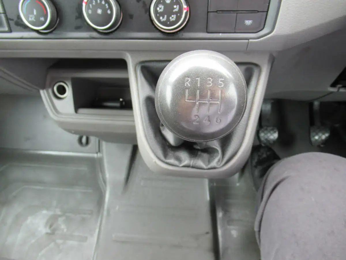 2021-volkswagen-crafter-20tdi-cr35-lwb-140pseu6dt-e-fwd-startline-chassis-cab-big-16