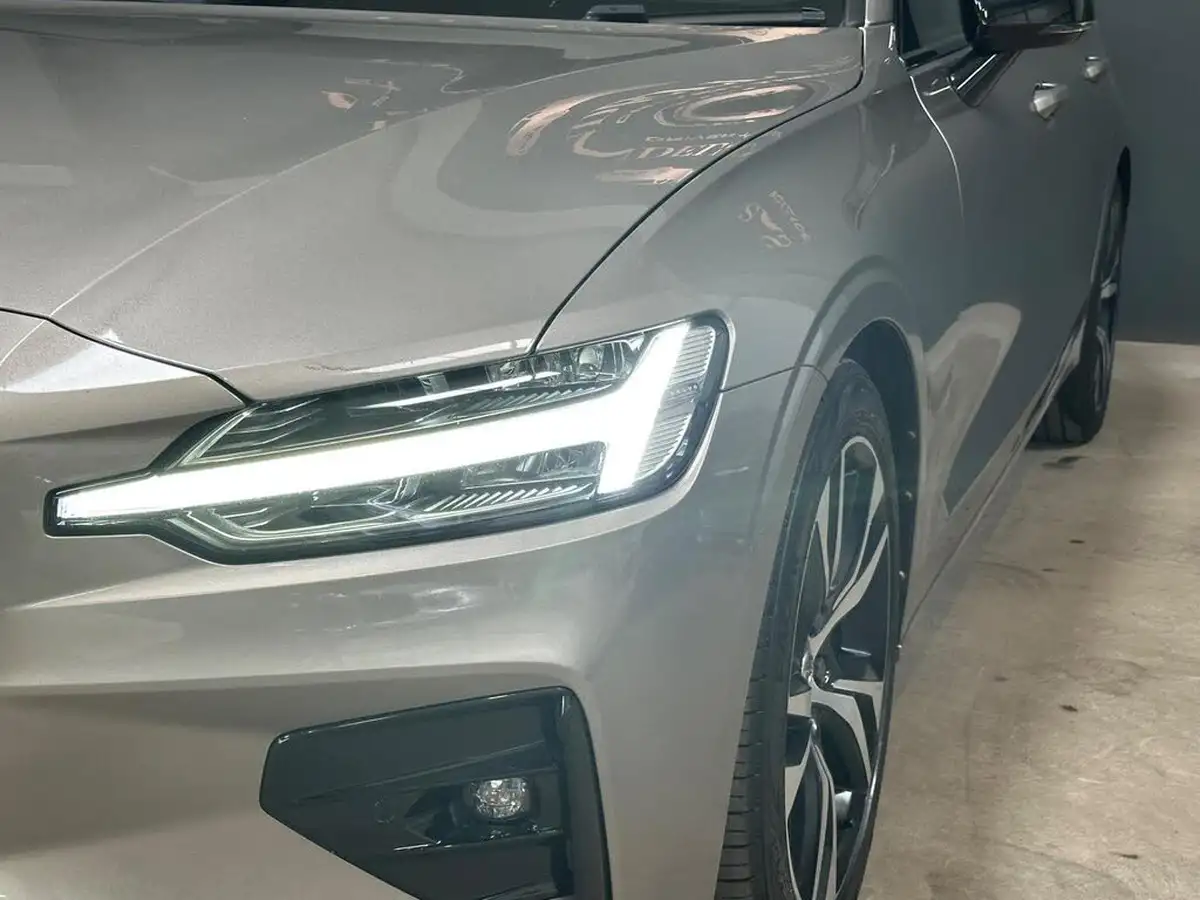 2019-volvo-v60-20td-d3-r-design-big-42