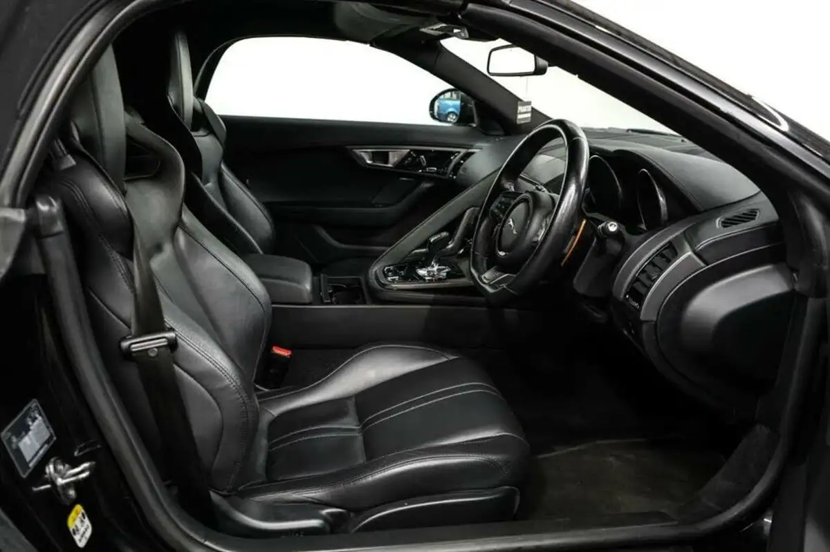 2013-jaguar-f-type-50-s-big-38