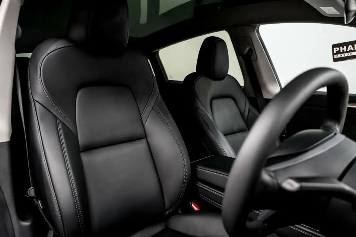 2022-tesla-model-y-e-long-range-big-15