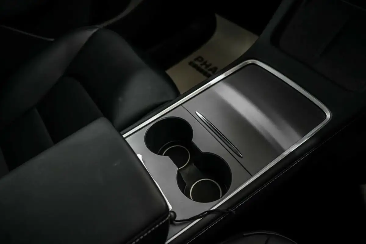 2022-tesla-model-y-e-long-range-big-39