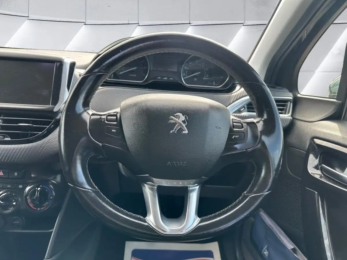 2015-peugeot-208-12-puretech-allure-82bhp-5d-big-12