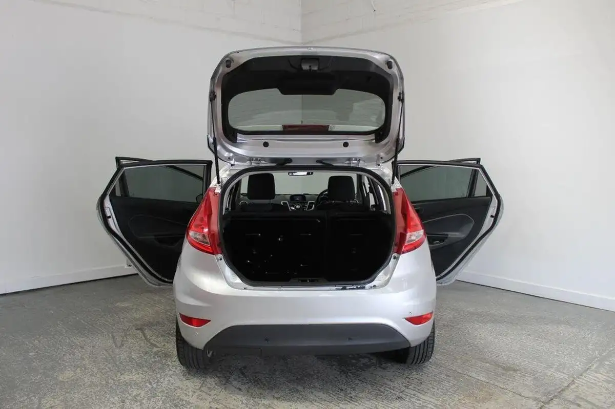 2011-ford-fiesta-16td-titanium-dpf-5d-big-20