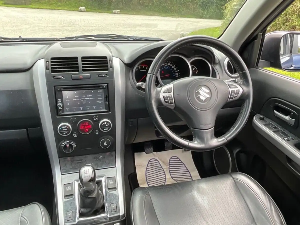 2013-suzuki-grand-vitara-24-sz5-169ps-4x4-big-32
