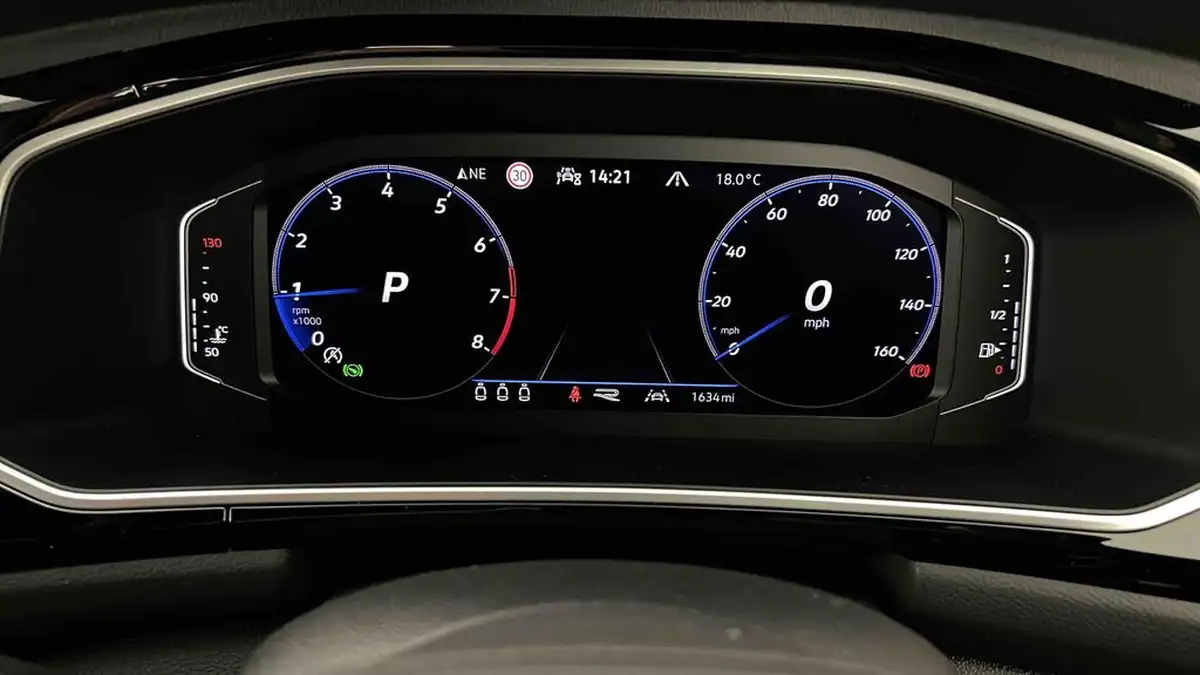 2025-volkswagen-t-roc-15-tsi-r-line-hatchback-5d-dsg-big-15