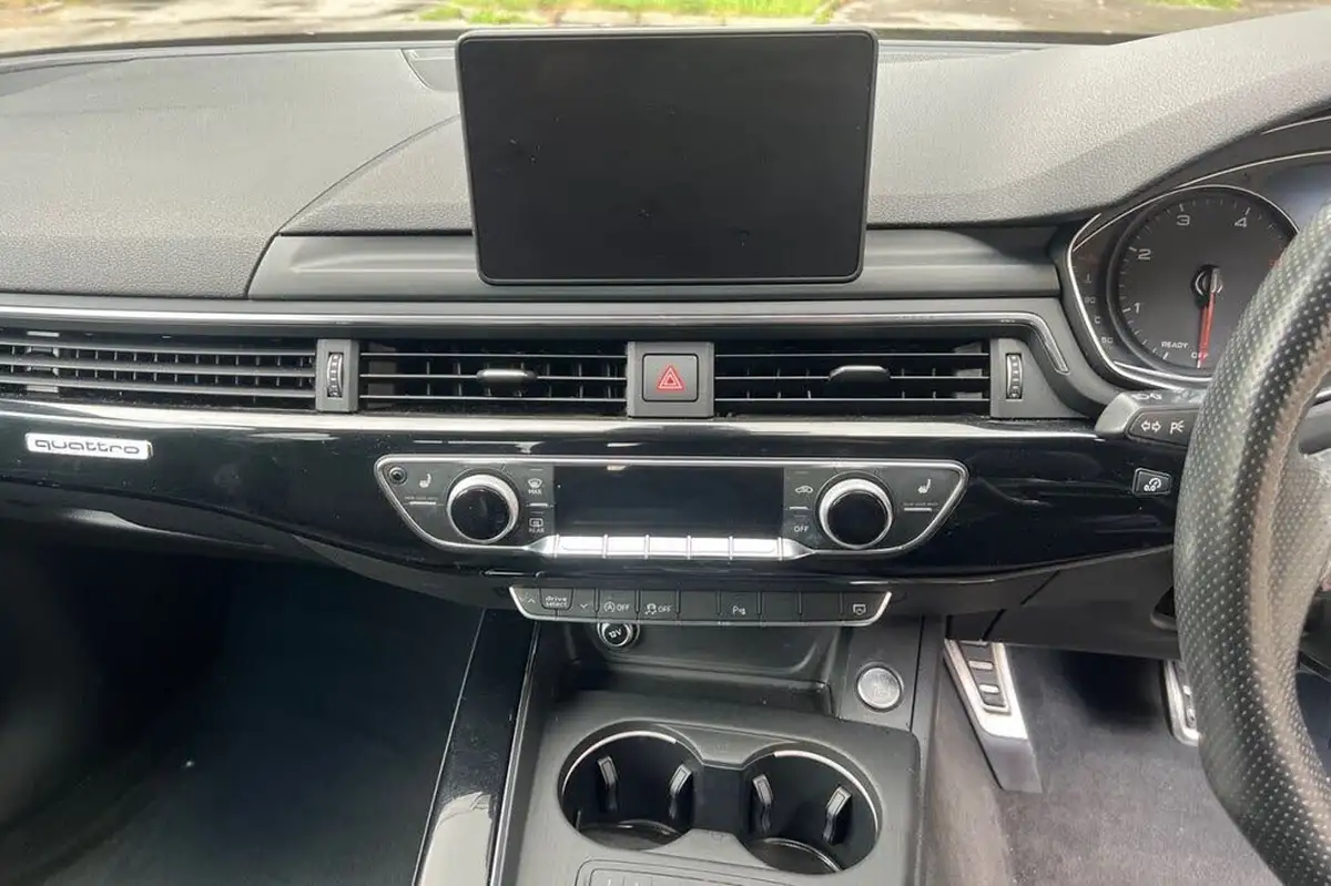 2017-audi-a4-20-tdi-quattro-black-edition-big-42