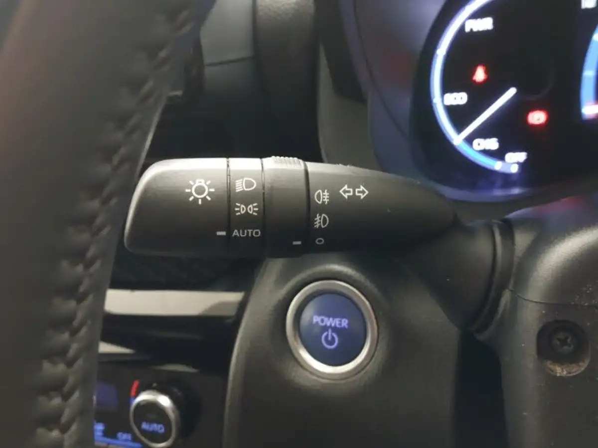 2022-toyota-yaris-15-vvt-i-design-panoramic-roof-big-11