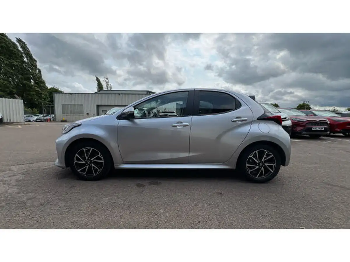 2023-toyota-yaris-15-vvt-i-design-big-16
