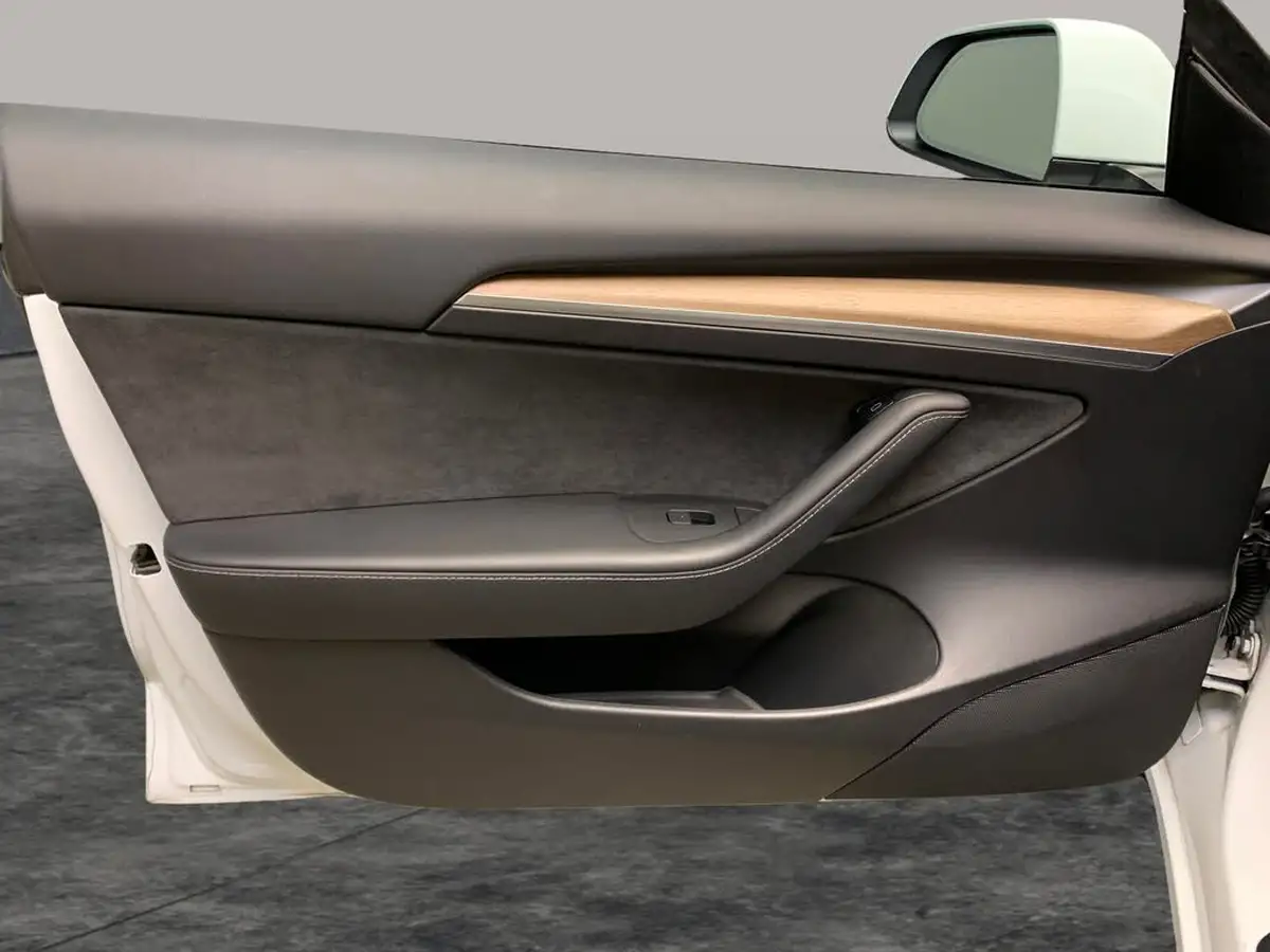 2023-tesla-model-3-e-performance-big-35