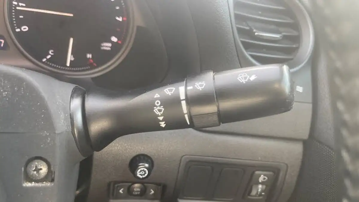 2010-lexus-is-250-25-se-i-dab-saloon-4d-auto-big-39