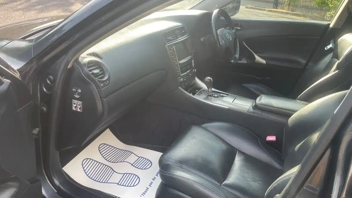 2010-lexus-is-250-25-se-i-dab-saloon-4d-auto-big-15