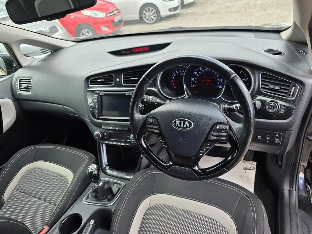 2014-kia-ceed-16crdi-3-isg-hatchback-big-19