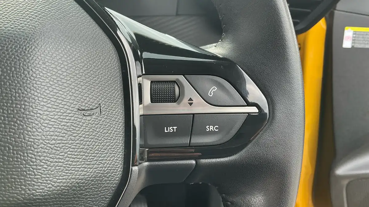 2021-peugeot-208-12-puretech-allure-premium-100bhp-big-23