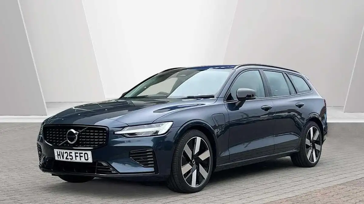 2025-volvo-v60-20-t6-plus-dark-station-wagon-big-6