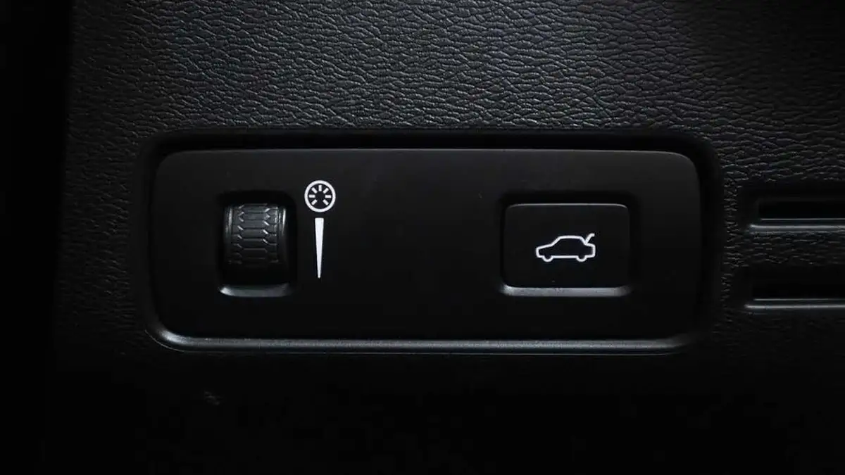 2022-volvo-xc40-e-twin-recharge-big-50