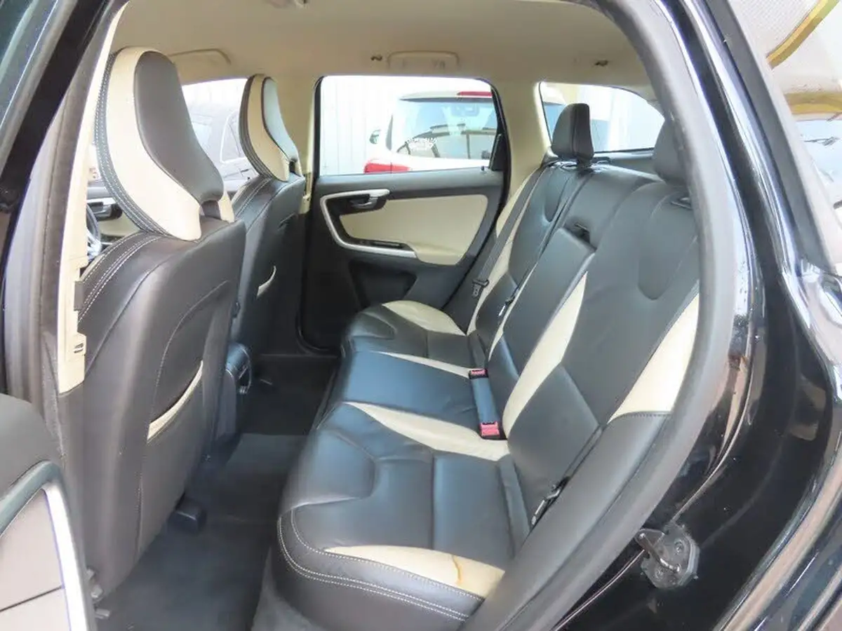 2011-volvo-xc60-20td-d3-r-design-premium-163bhp-big-13