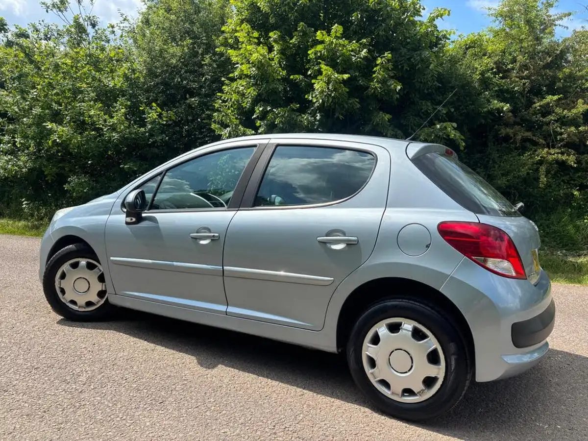 2011-peugeot-207-14-active-75-5d-1360cc-big-10