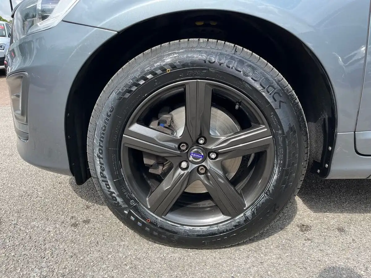 2016-volvo-xc60-20td-d4-r-design-nav-geartronic-big-16