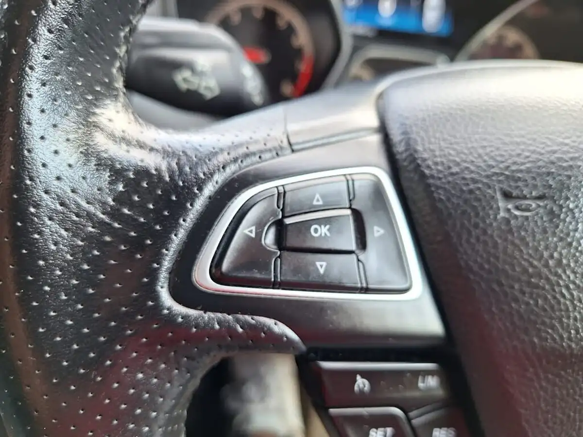 2015-ford-focus-20-st3-t-hatchback-big-48