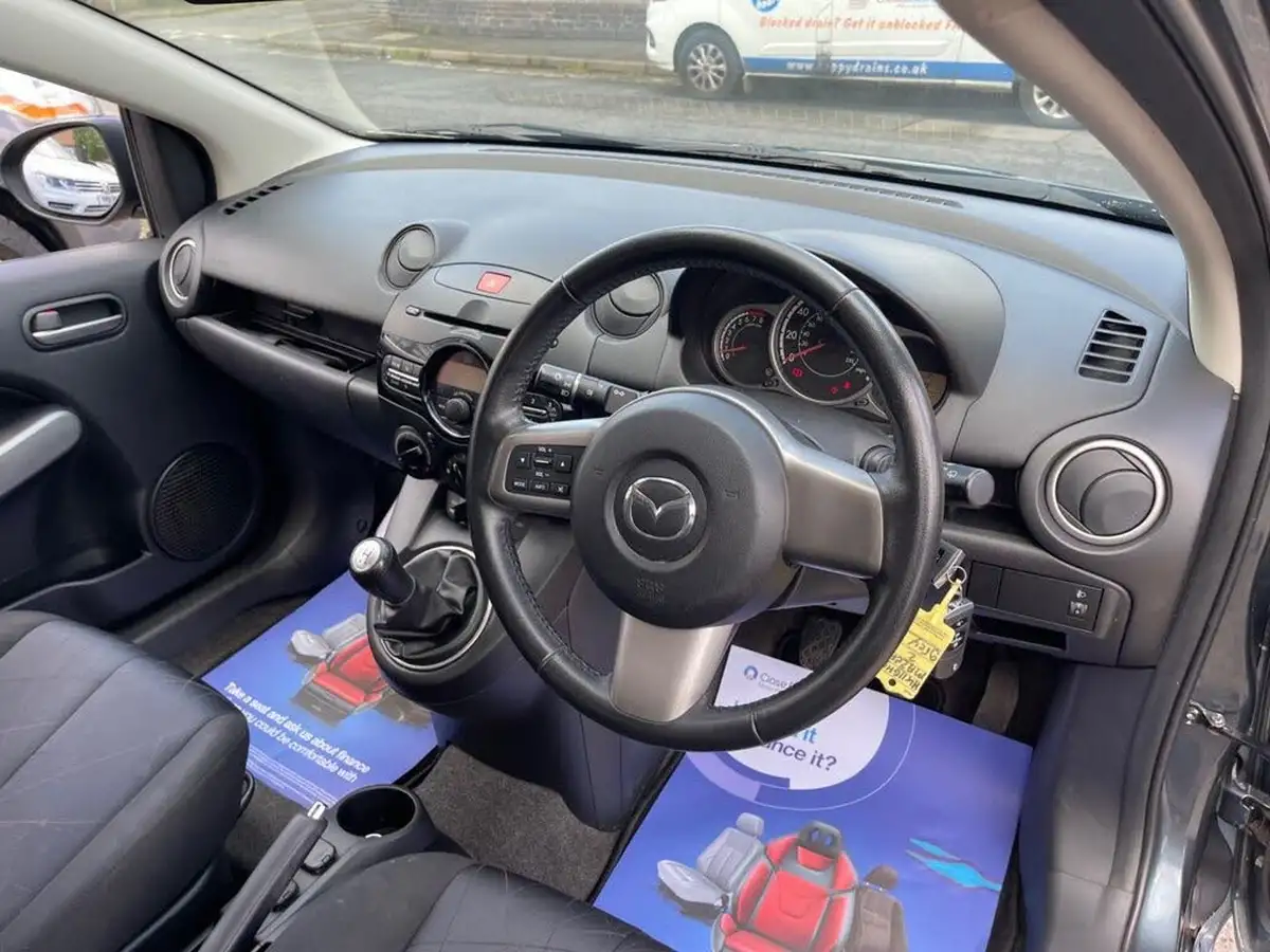 2011-mazda-mazda2-13-tamura-5d-big-19