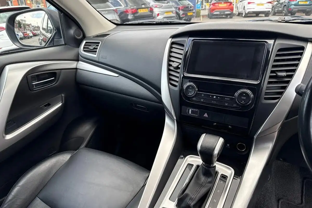2020-mitsubishi-shogun-sport-24di-d-3-big-13