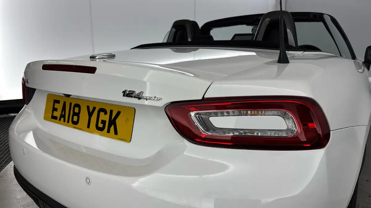 2018-fiat-124-14-multiair-124-spider-s-design-big-33
