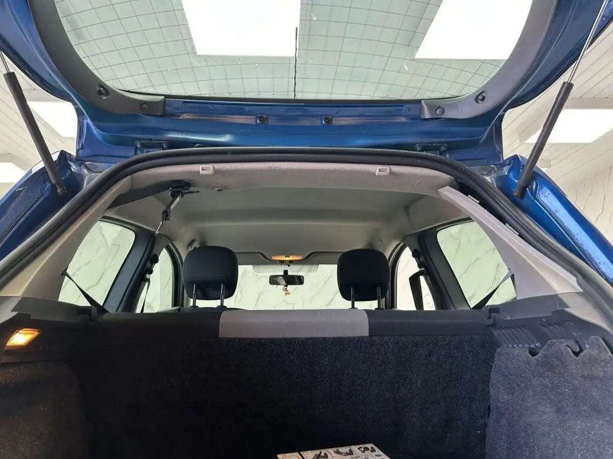 2011-renault-clio-12-bizu-16v-hatchback-3d-big-16