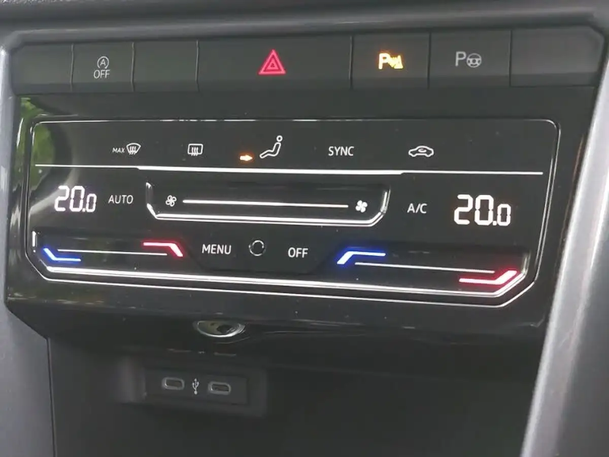 2024-volkswagen-t-roc-15-tsi-style-hatchback-5d-big-17