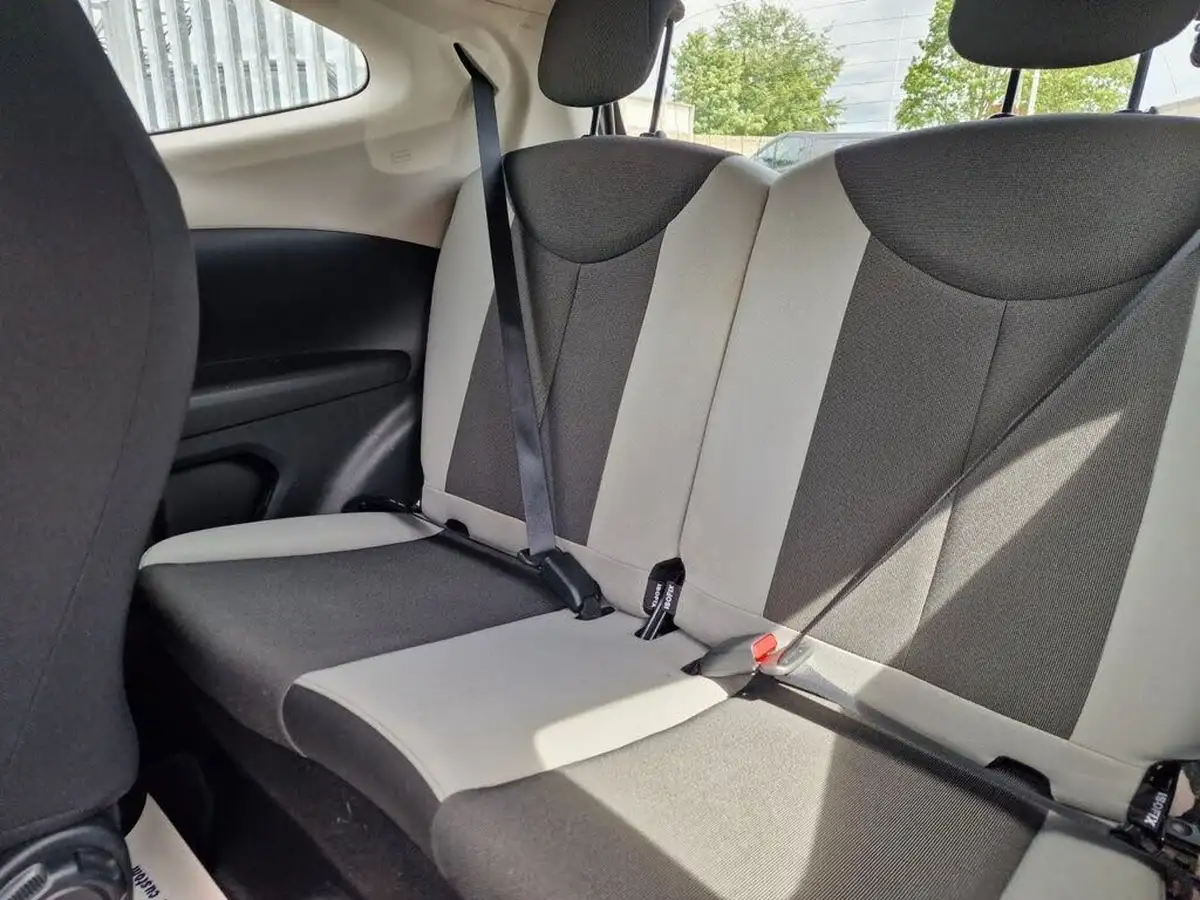 2016-toyota-aygo-10-vvt-i-x-play-68bhp-3d-big-26