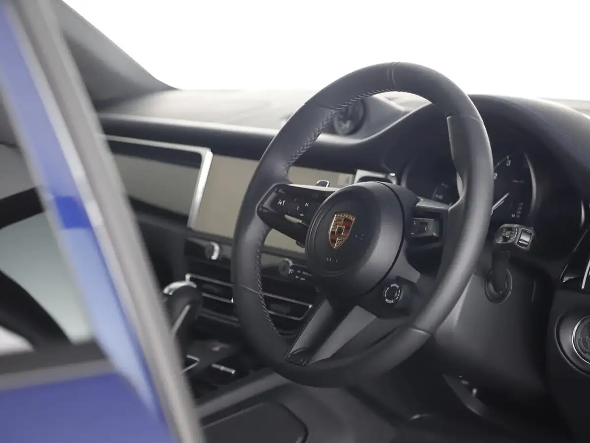 2025-porsche-macan-20-big-11