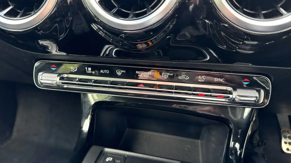 2019-mercedes-benz-a-class-13-a200-amg-line-hatchback-5d-big-28