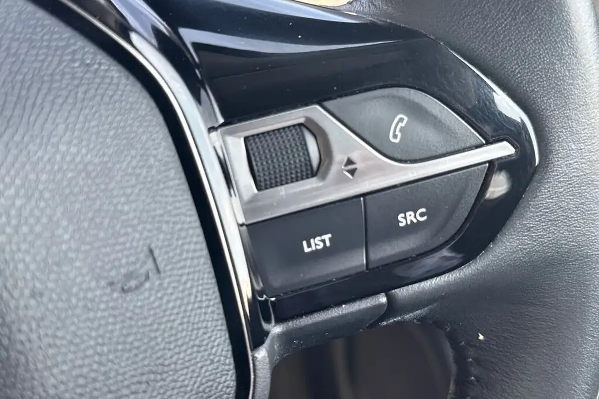 2021-peugeot-2008-suv-12-puretech-allure-premium-100bhp-big-21
