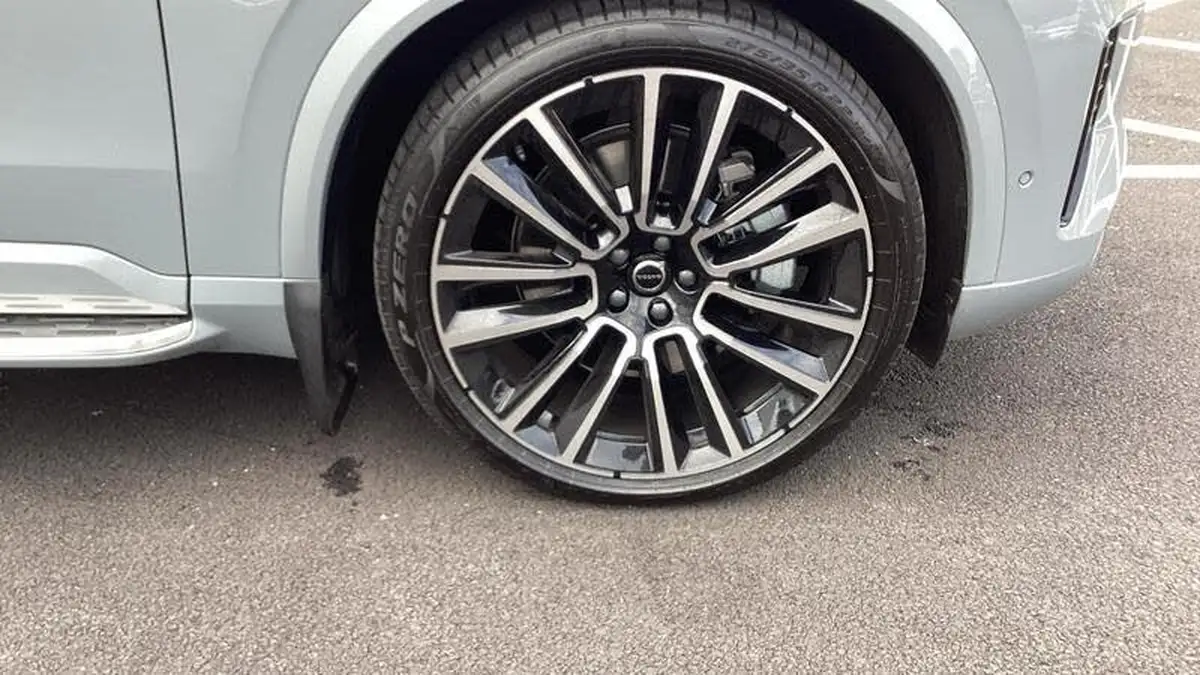 2025-volvo-xc90-20-t8-ultra-dark-big-14