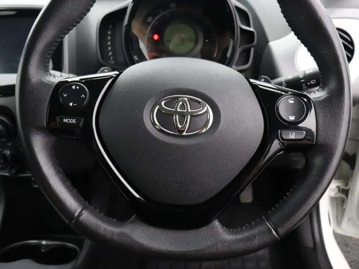 2020-toyota-aygo-10-vvt-i-x-play-tss-x-shift-big-35