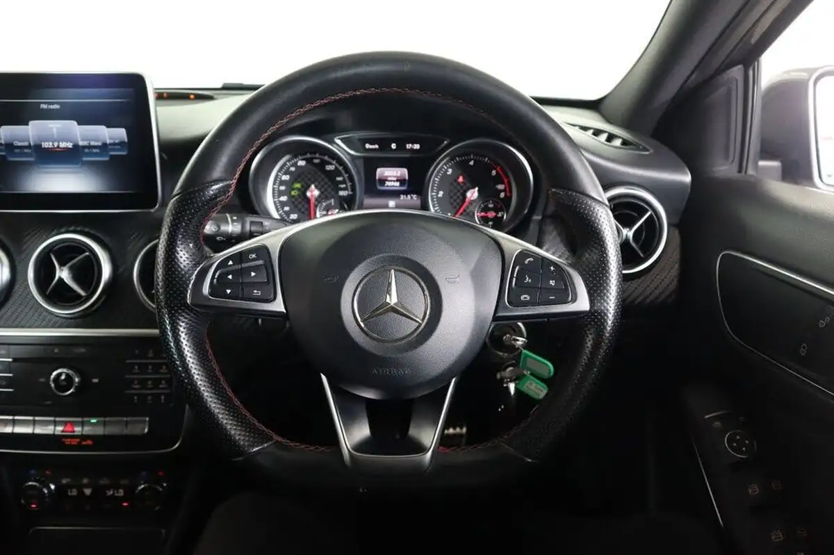 2016-mercedes-benz-a-class-21d-a200d-amg-line-136ps-executivess-big-18
