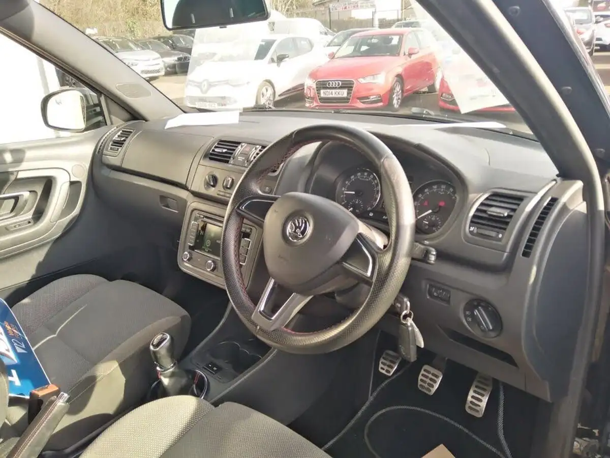 2013-skoda-fabia-big-22