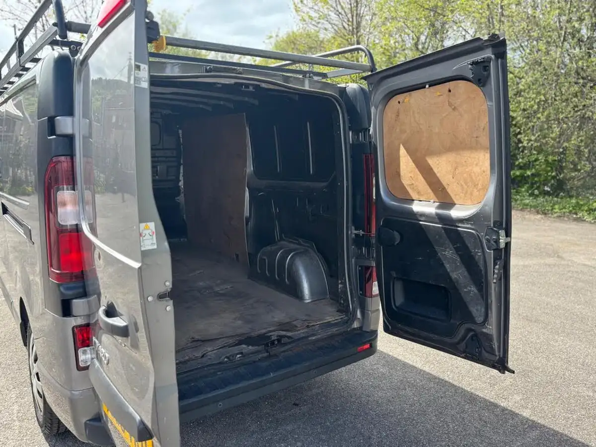 2018-vauxhall-vivaro-16cdti-sportive-2900-l2h1-125pseu6-biturbo-ss-ecotec-panel-big-19