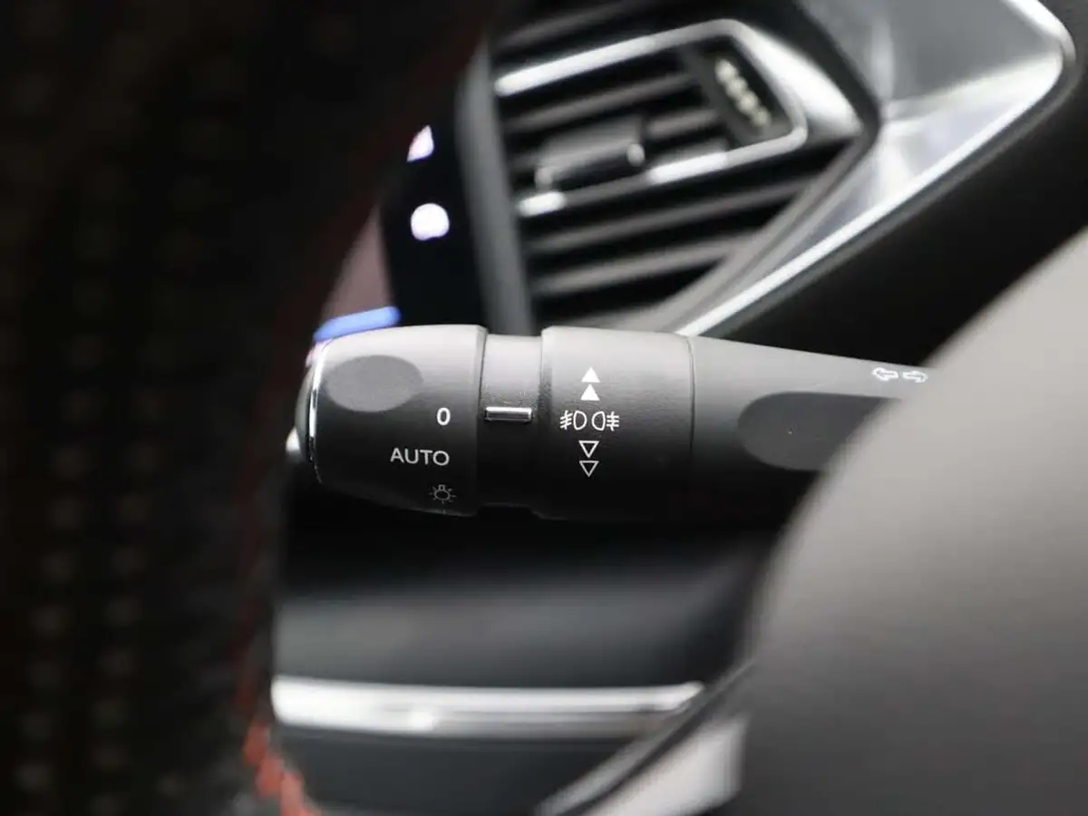 2019-peugeot-308-12-puretech-gt-line-big-31