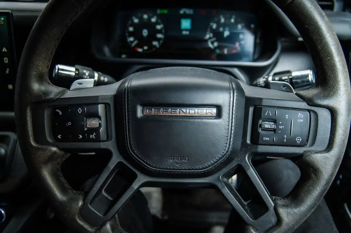 2022-land-rover-110-defender-50-p525-v8-big-27